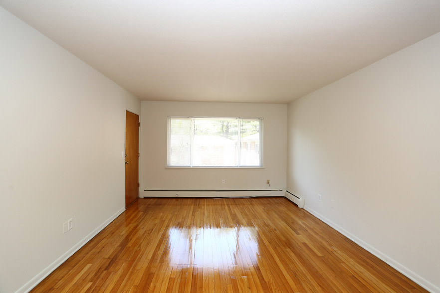 Meadoway Gardens Image 14