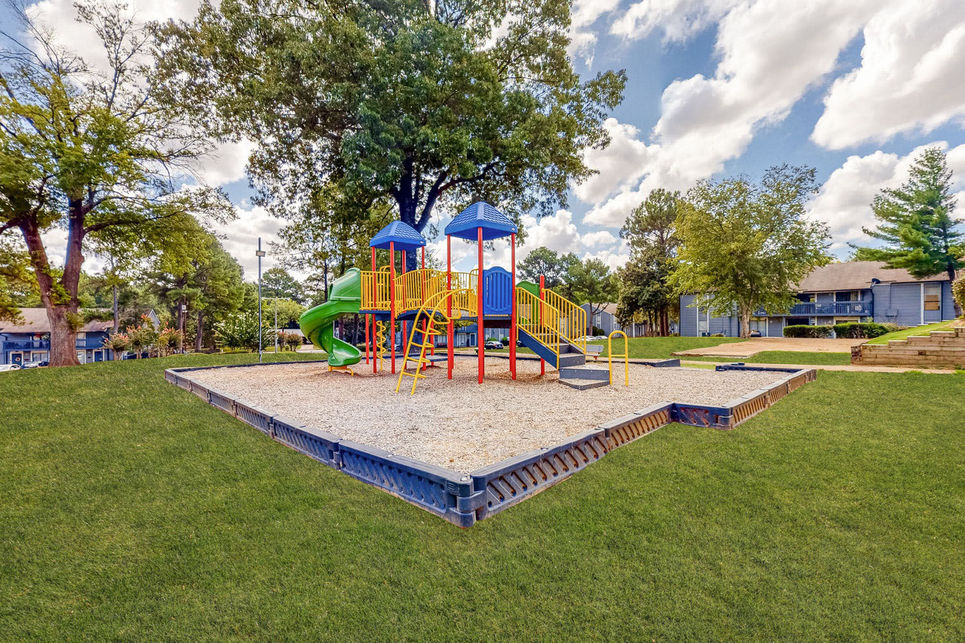 Clearbrook Village Apartments Image 7