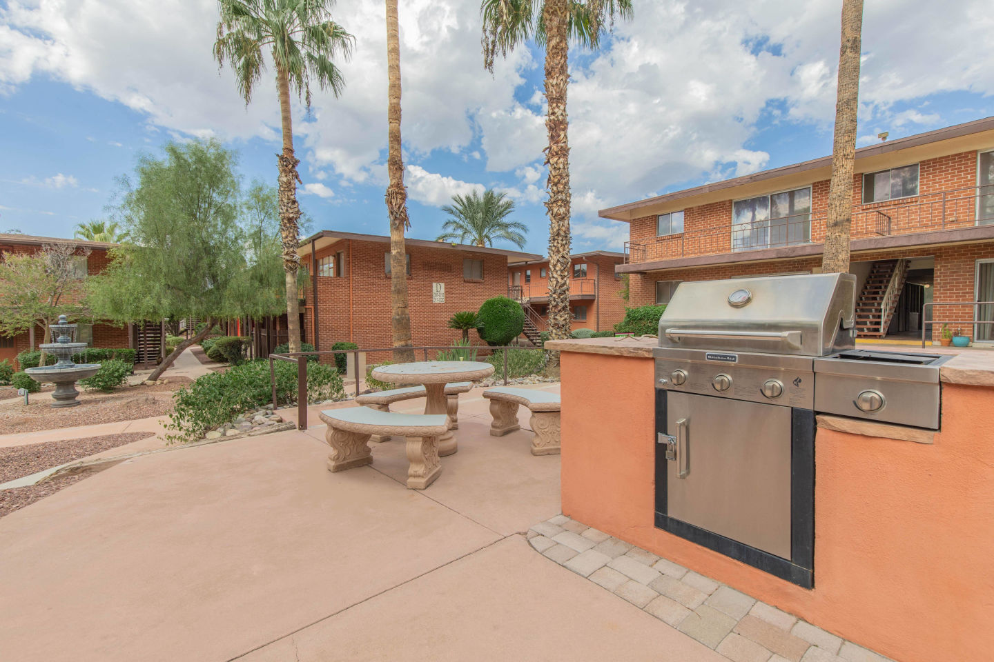 Country Club Apartments Image 19