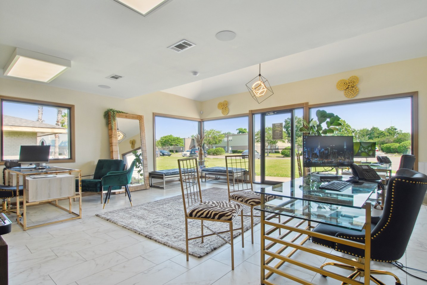 Emerald Pointe Image 19