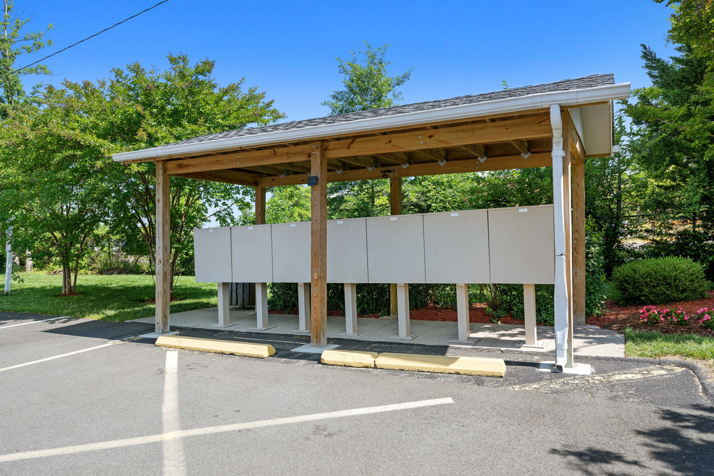 Gainsborough Court, Churchill Mews, and Copperfield Square Apartments & Townhomes Image 45