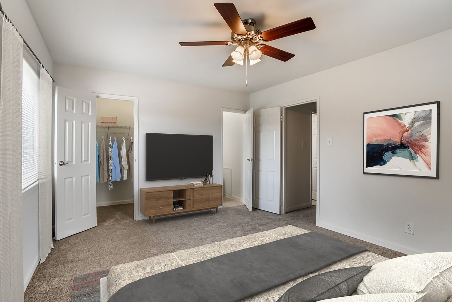 THE MANOR/THE MANOR EAST APARTMENTS Image 12