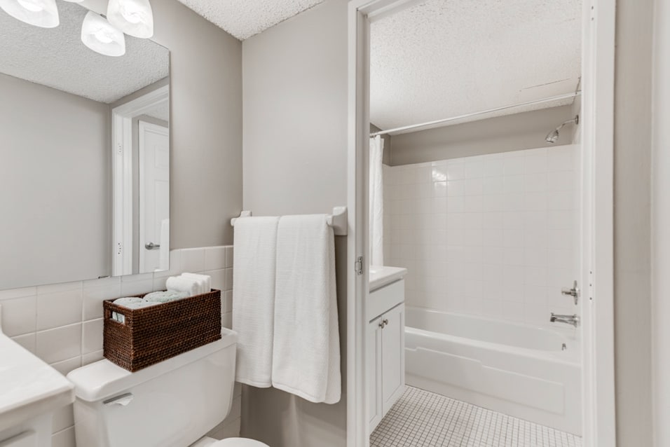 York Plaza Apartments Image 9