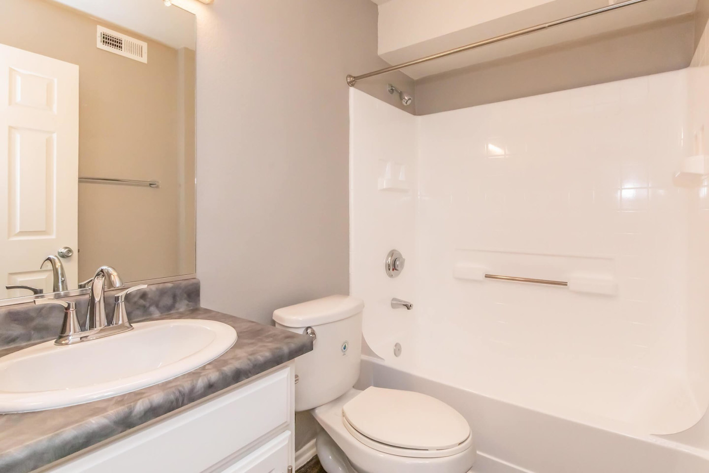 Palm Court Apartment Homes Image 55