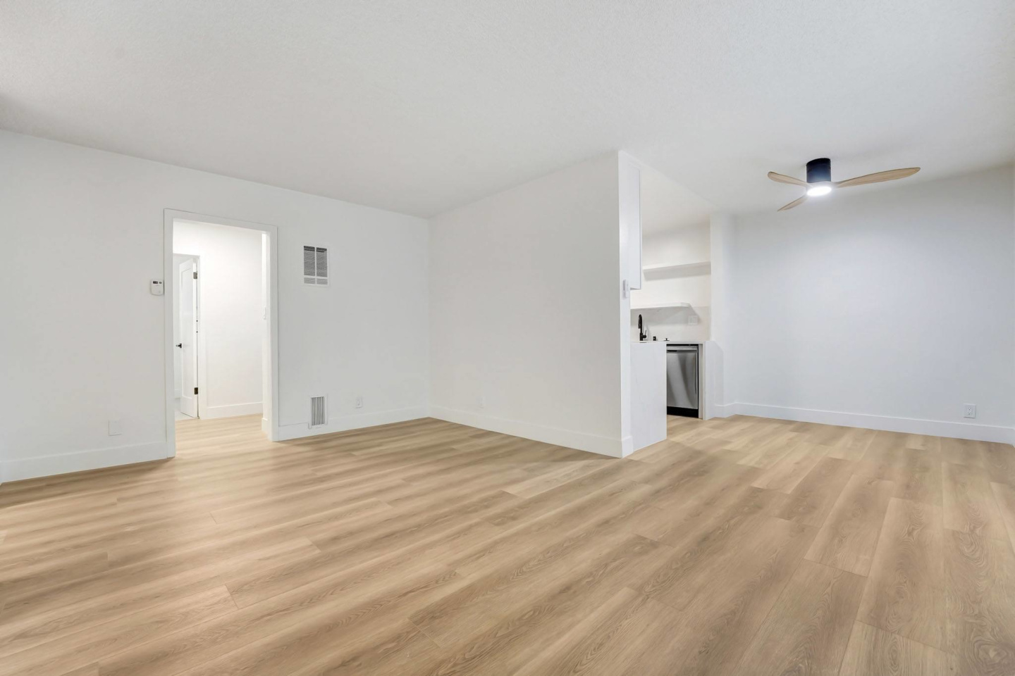 1545 N Laurel Image 21