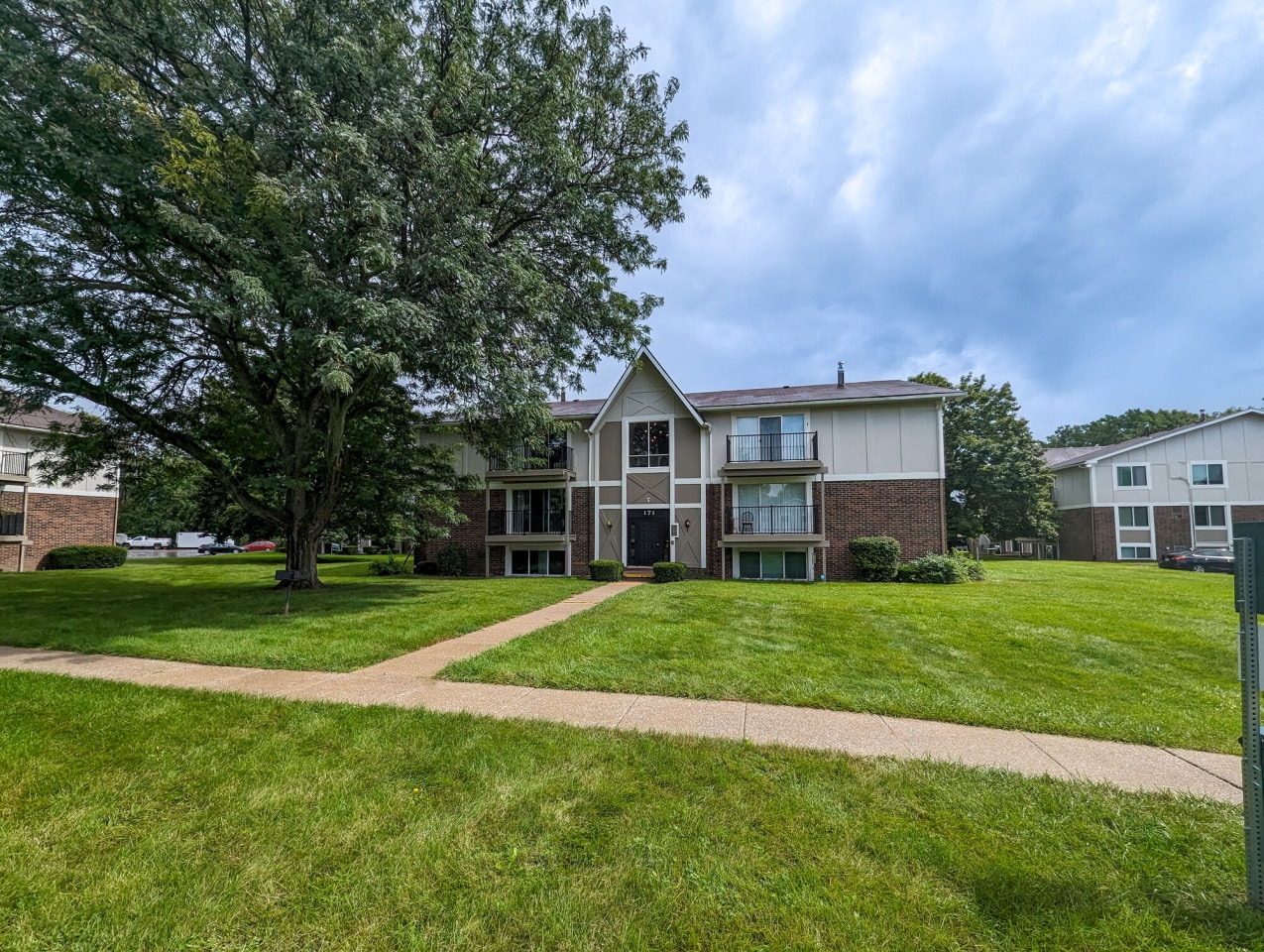 Camelot Place Image 12
