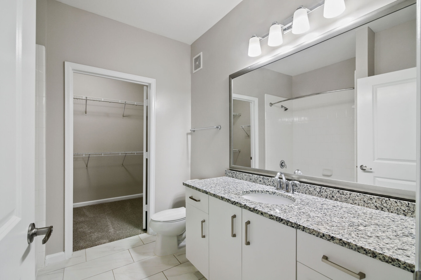 1105 Town Brookhaven Image 23