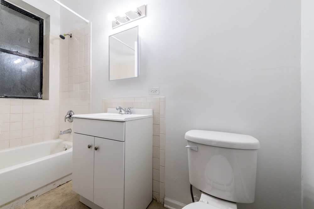 5556 W Jackson Image 3