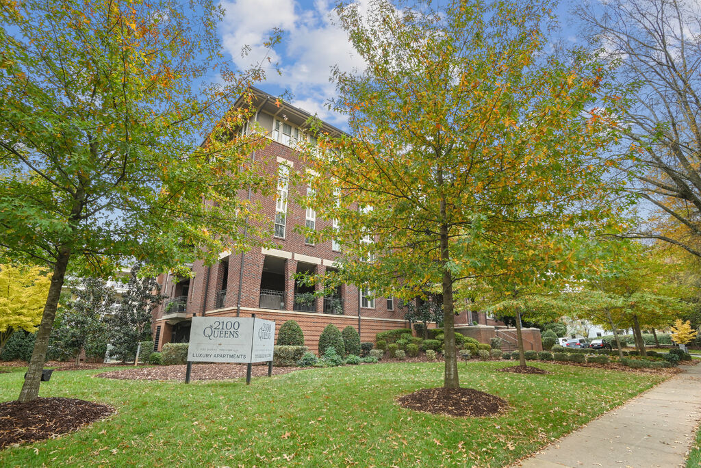 2100 Queens Image 18