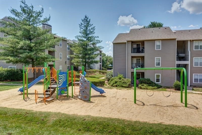 1070 Main Apartments Image 3