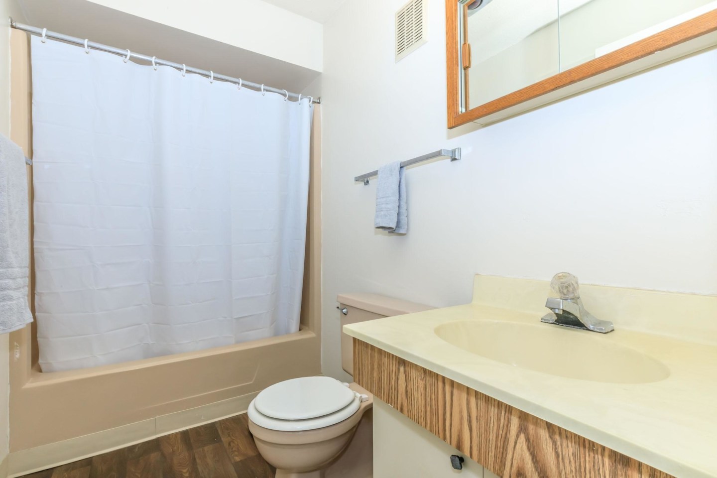 The Bluffs Apartments Image 3