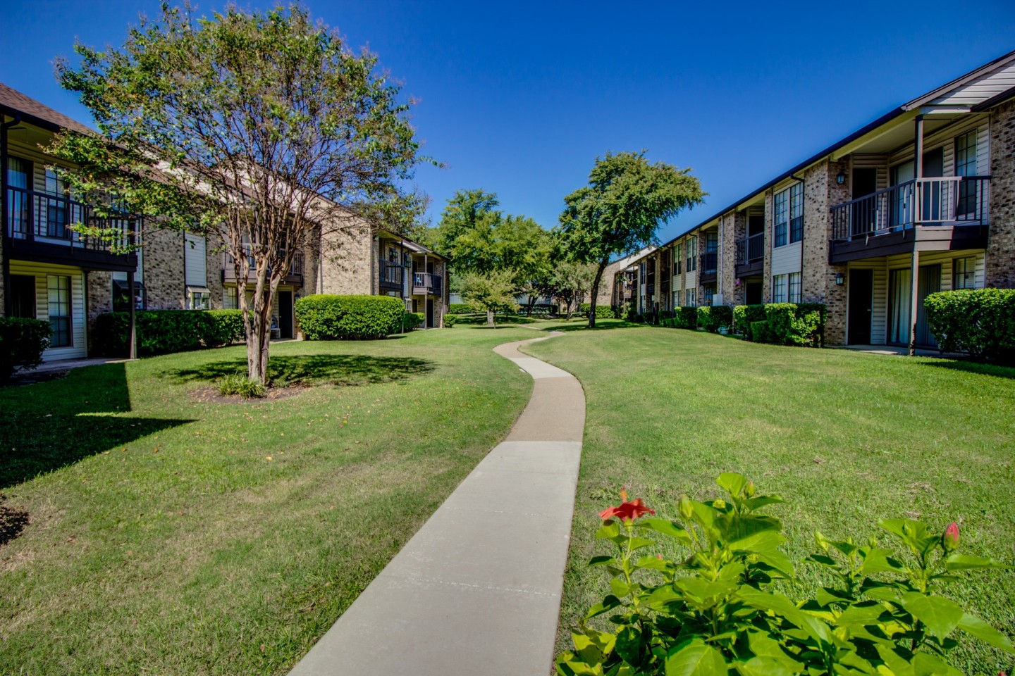 The Courtyard Image 14