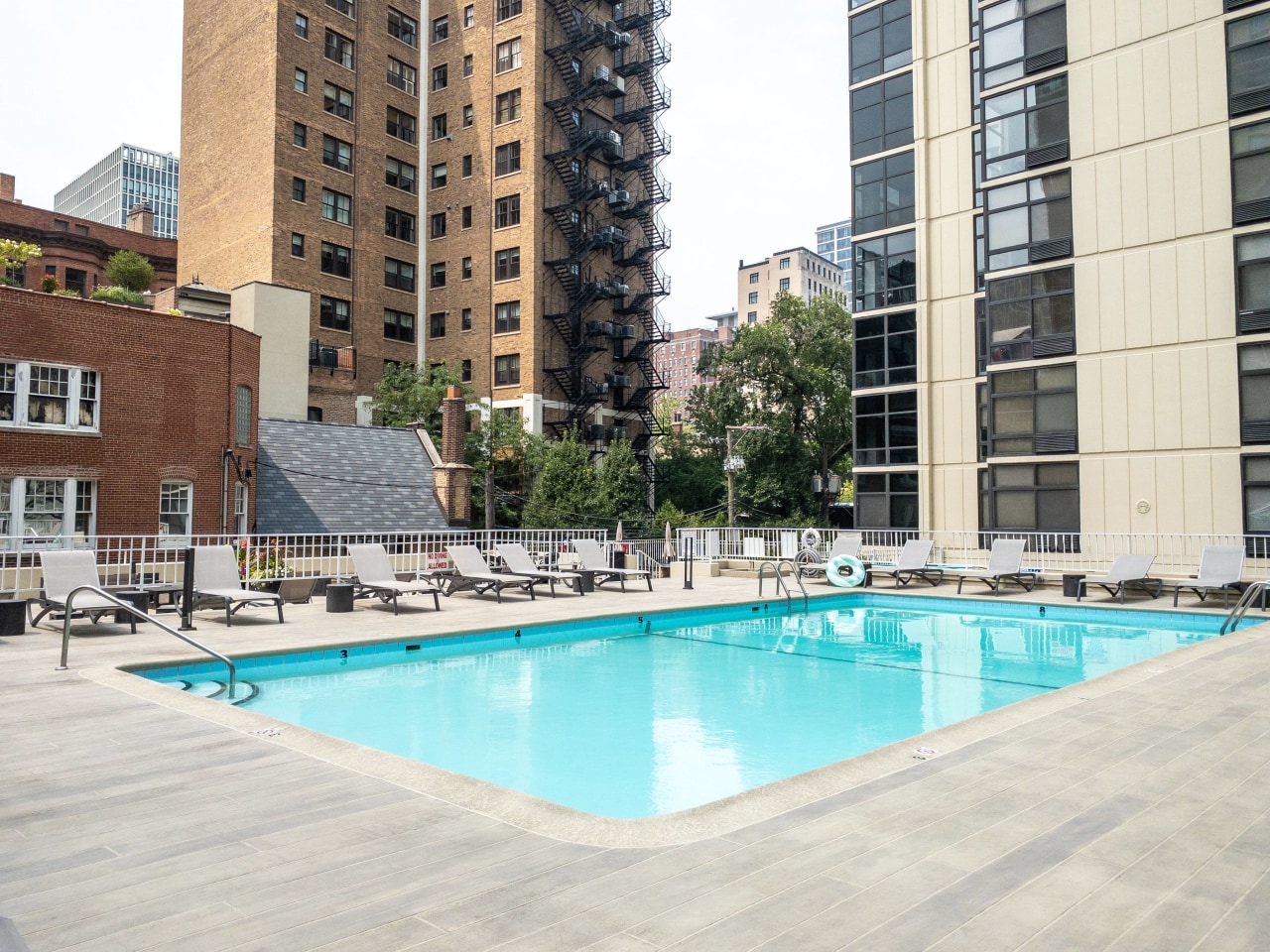 65 East Scott Street Building Image 4