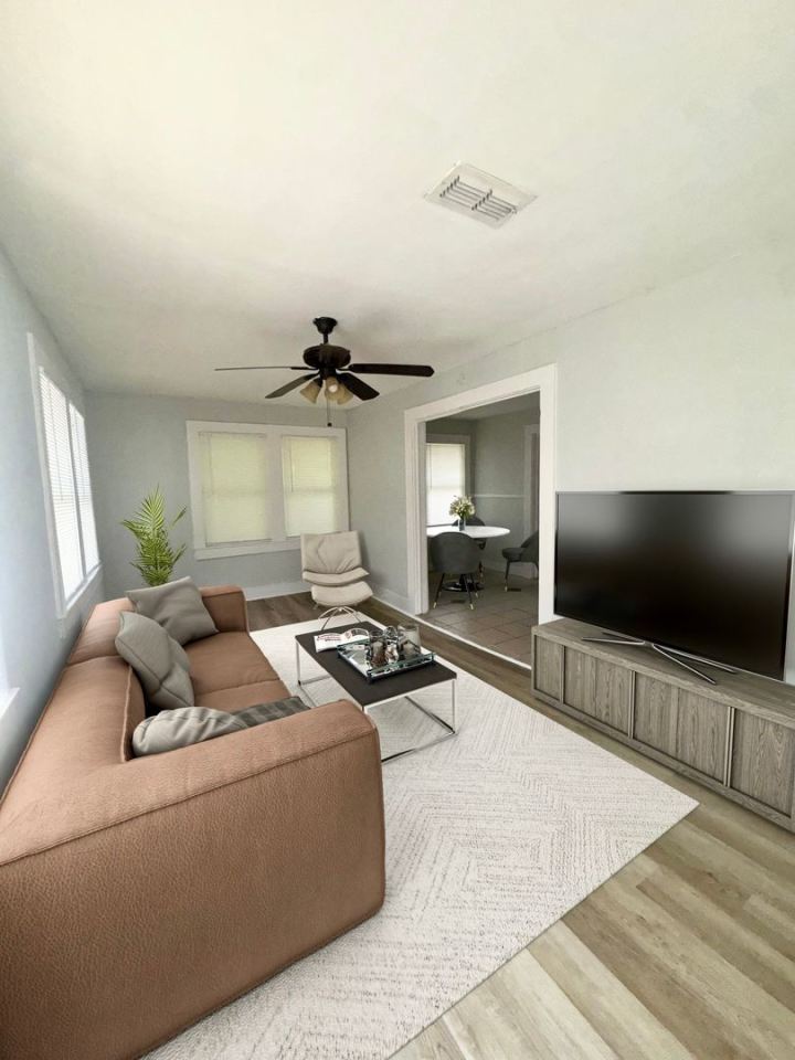 1501 W Myrtle Image 1