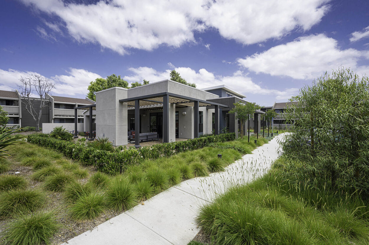 Axiom Tustin Image 39