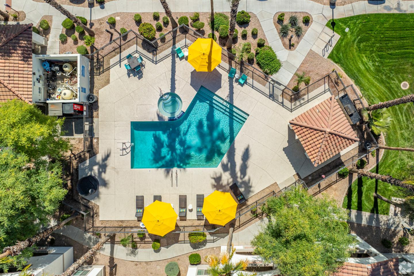 Del Mar Apartments Image 2