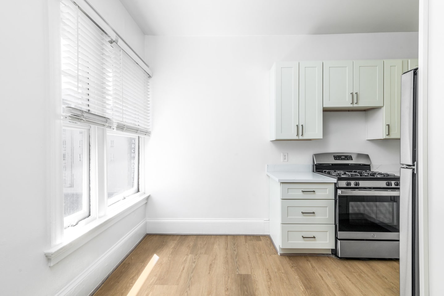 990 Geary Image 12