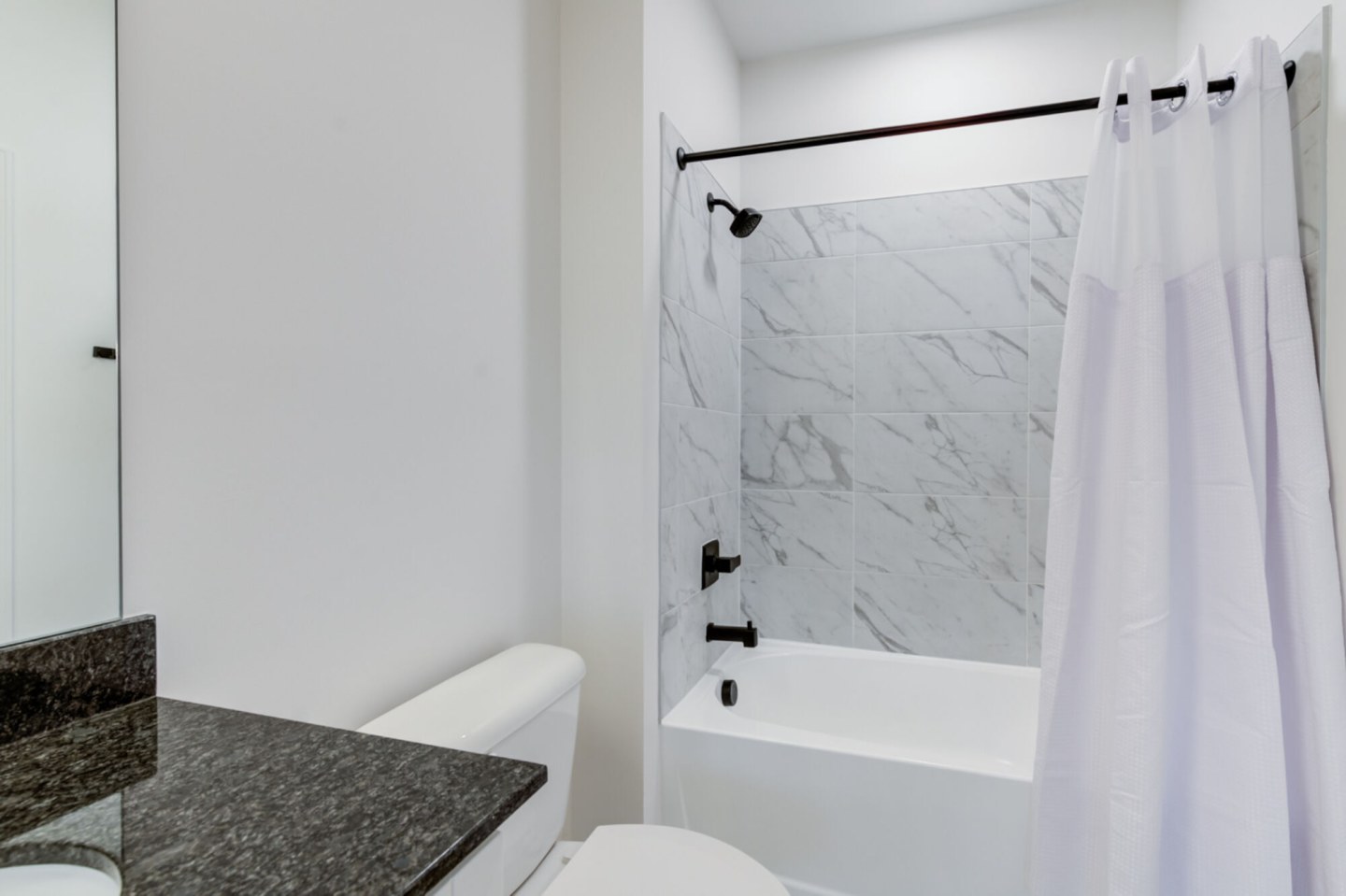 Taryn at 401 Image 26