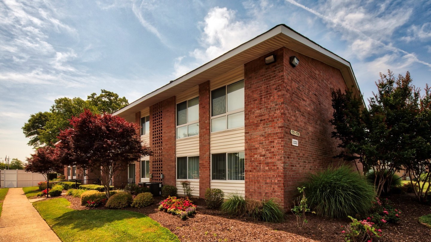 Pinewood Gardens Apartments Image 12