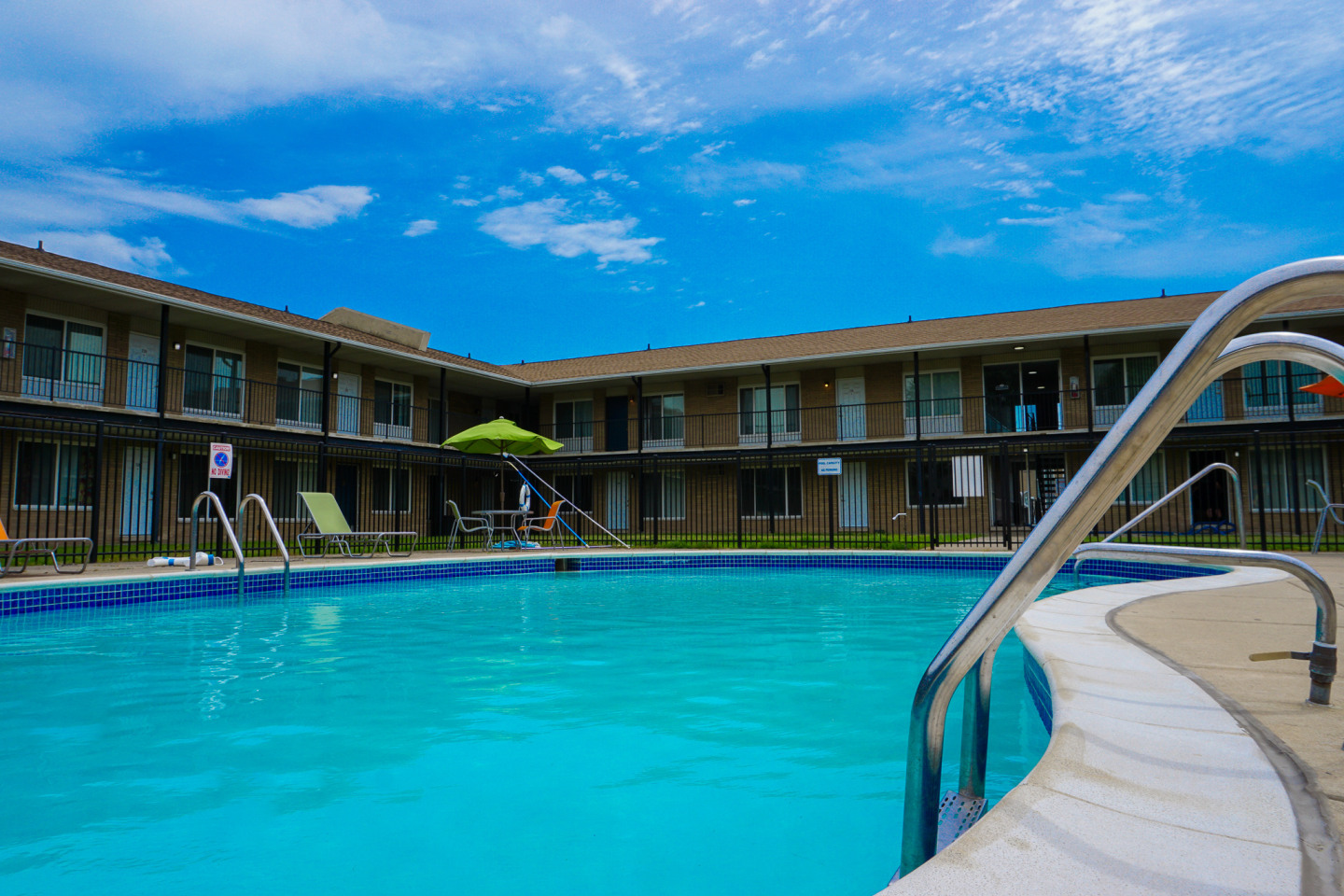 Huntington Club Apartments Image 7