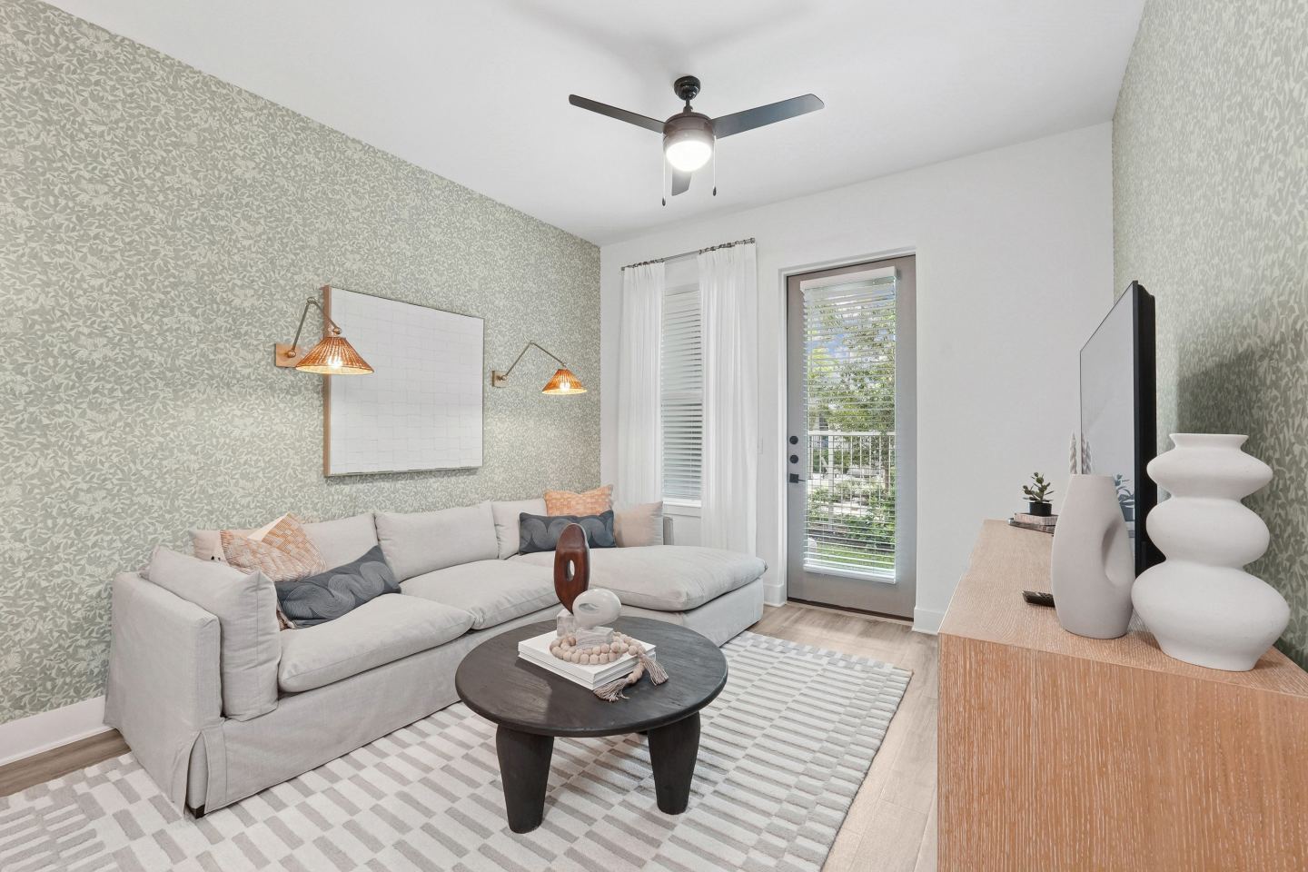 Linz Bayview Apartments Image 25