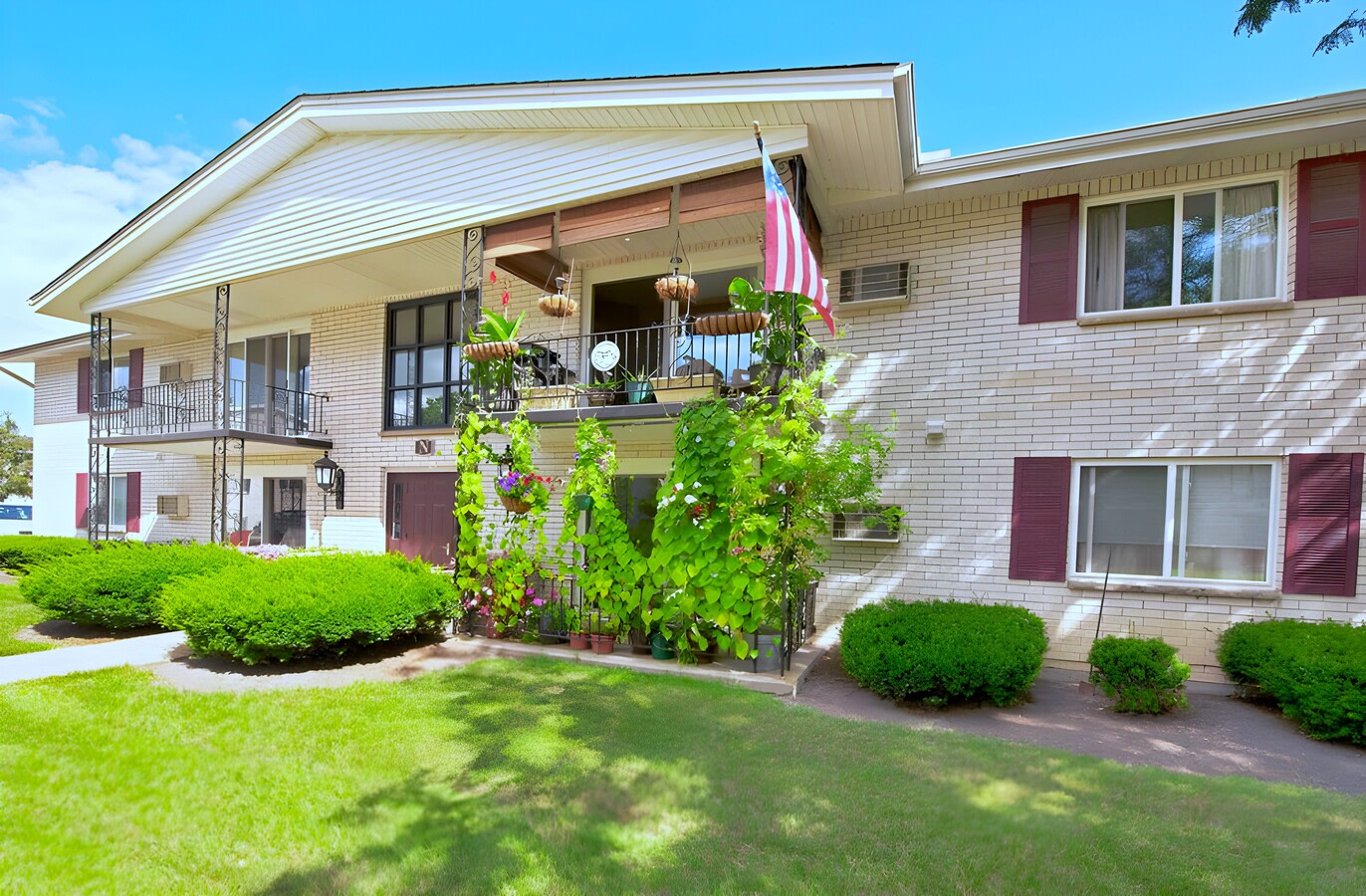Hallmark Village Apartments Image 1