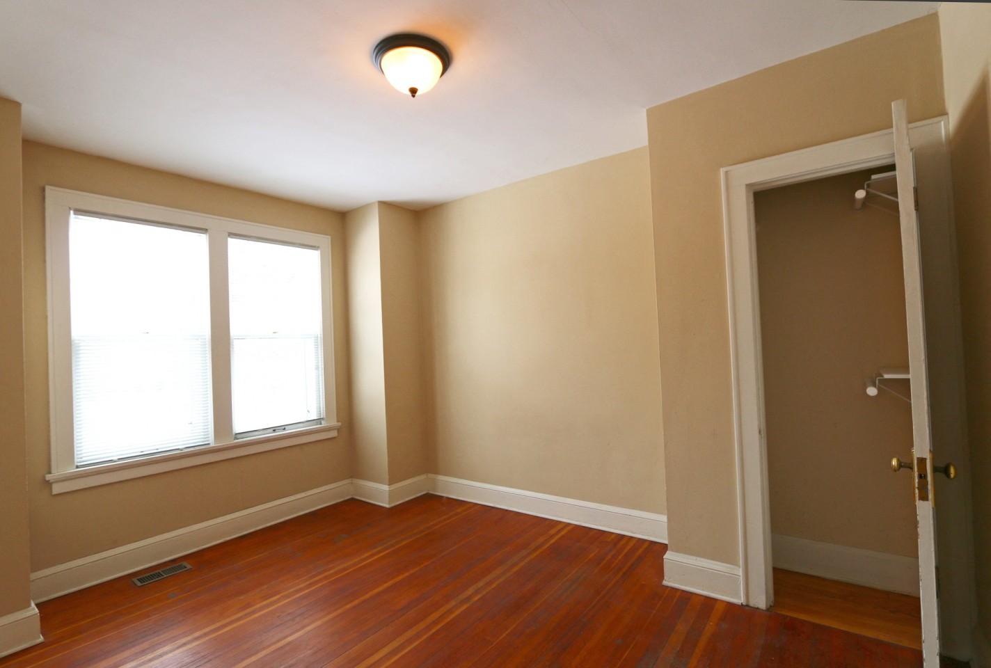 929 Summit Image 35