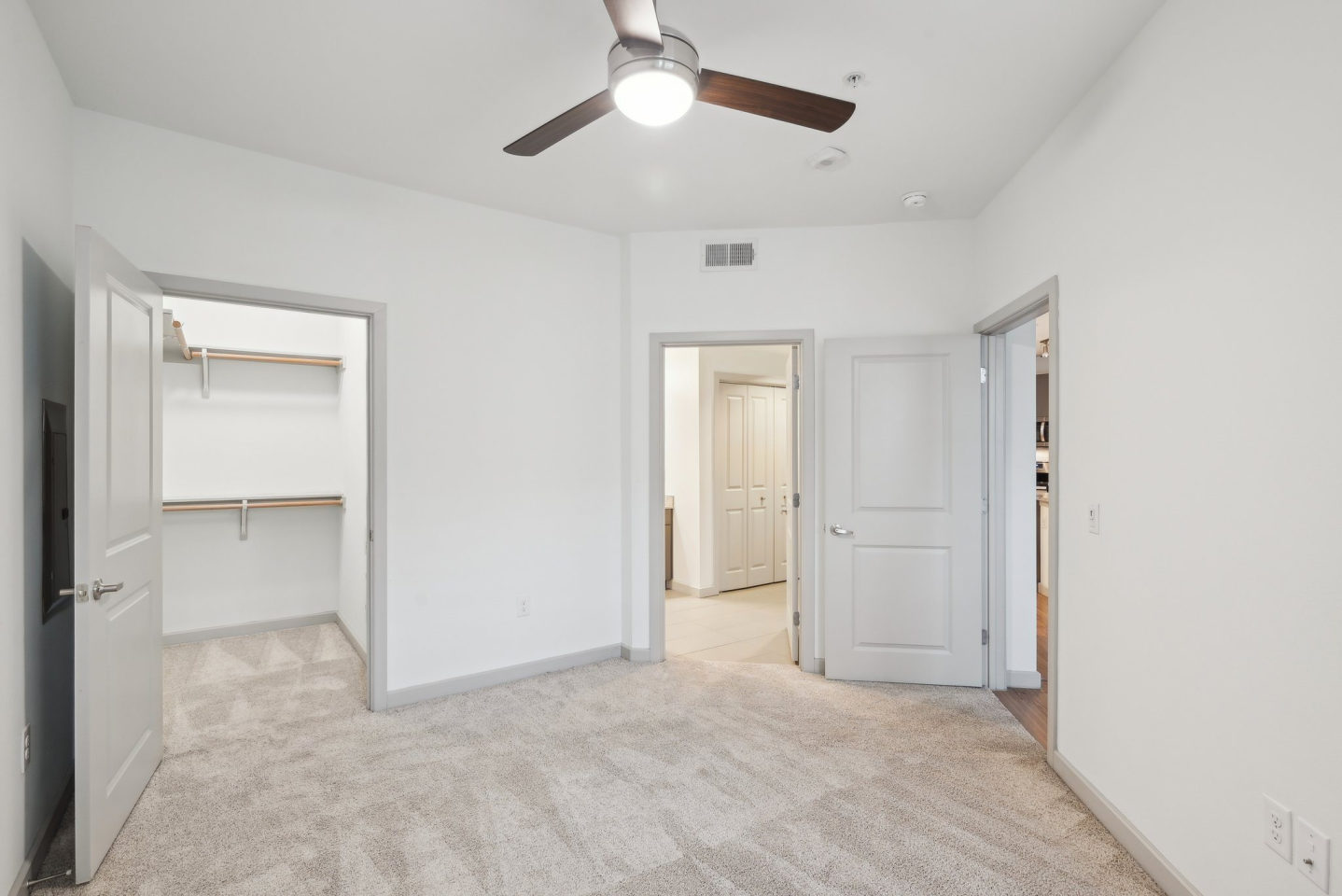 Lux on Main Image 8