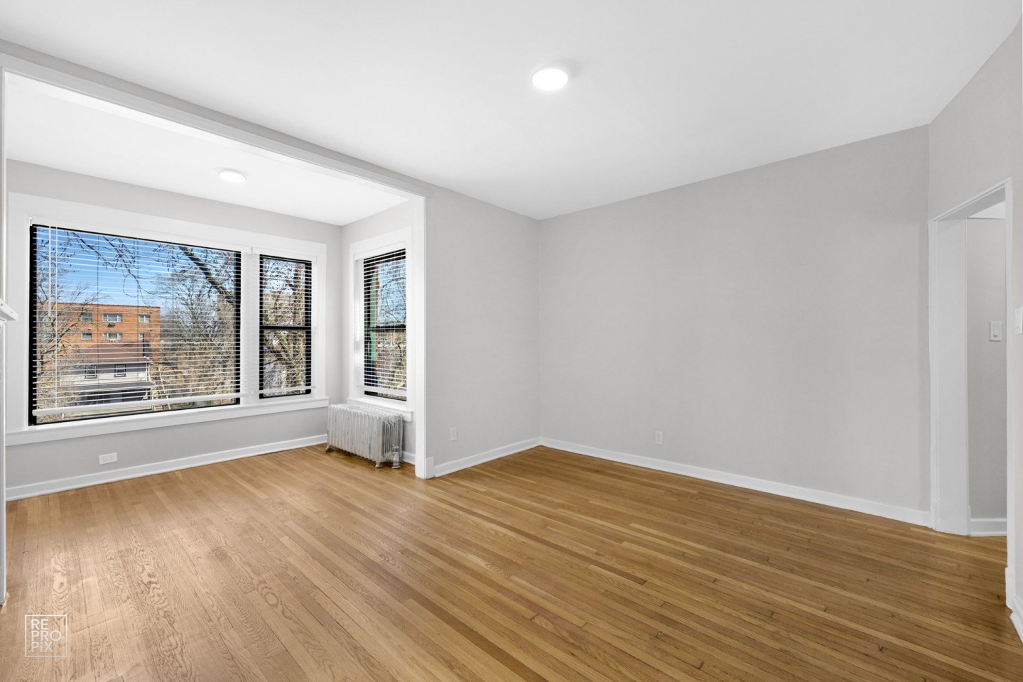 2826 E 76th Pl Image 4