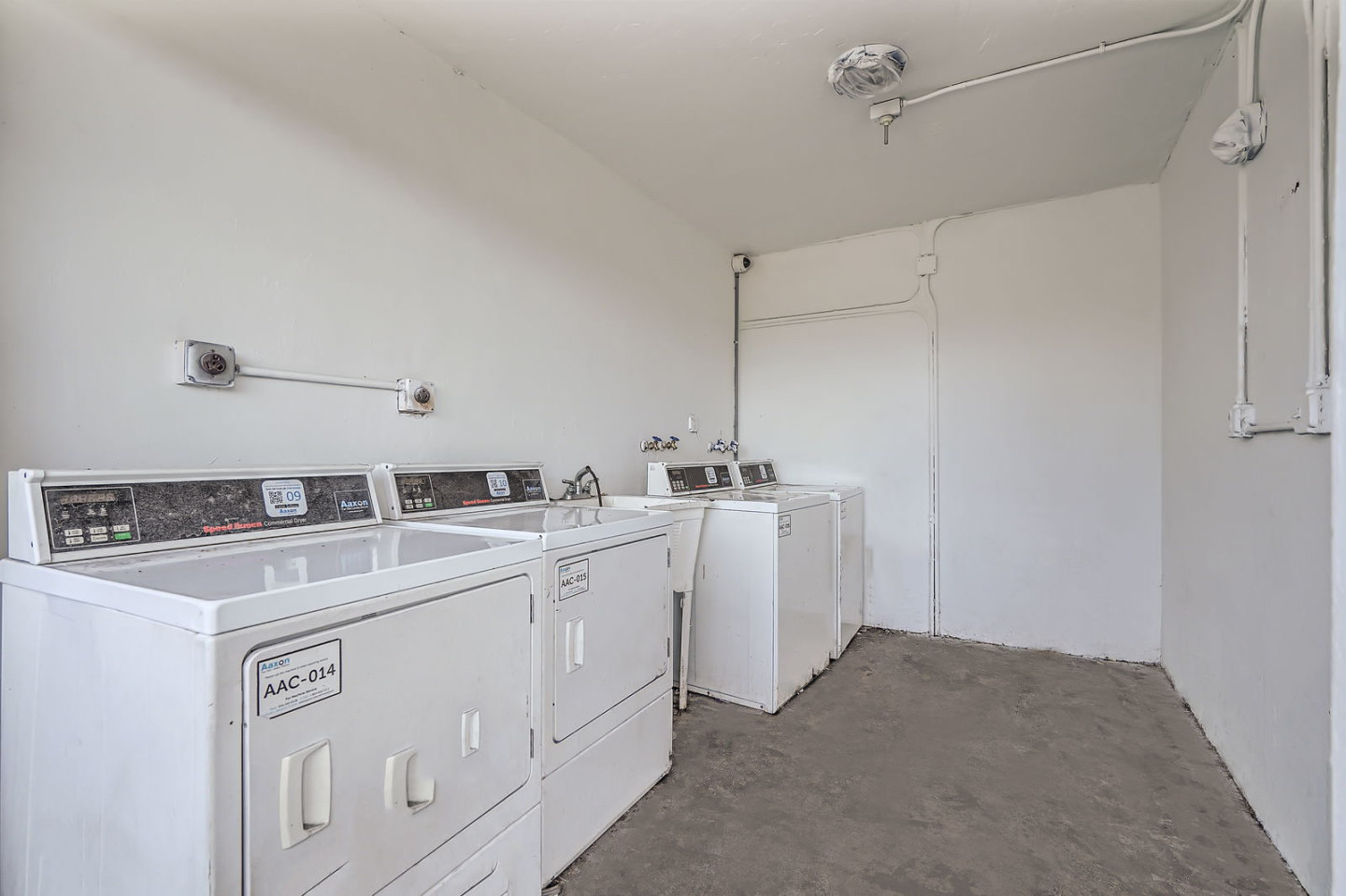 Lakeshore Presidential Apartments Image 14