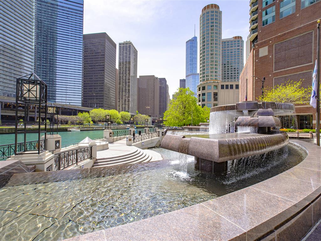 Cityfront Place Image 30