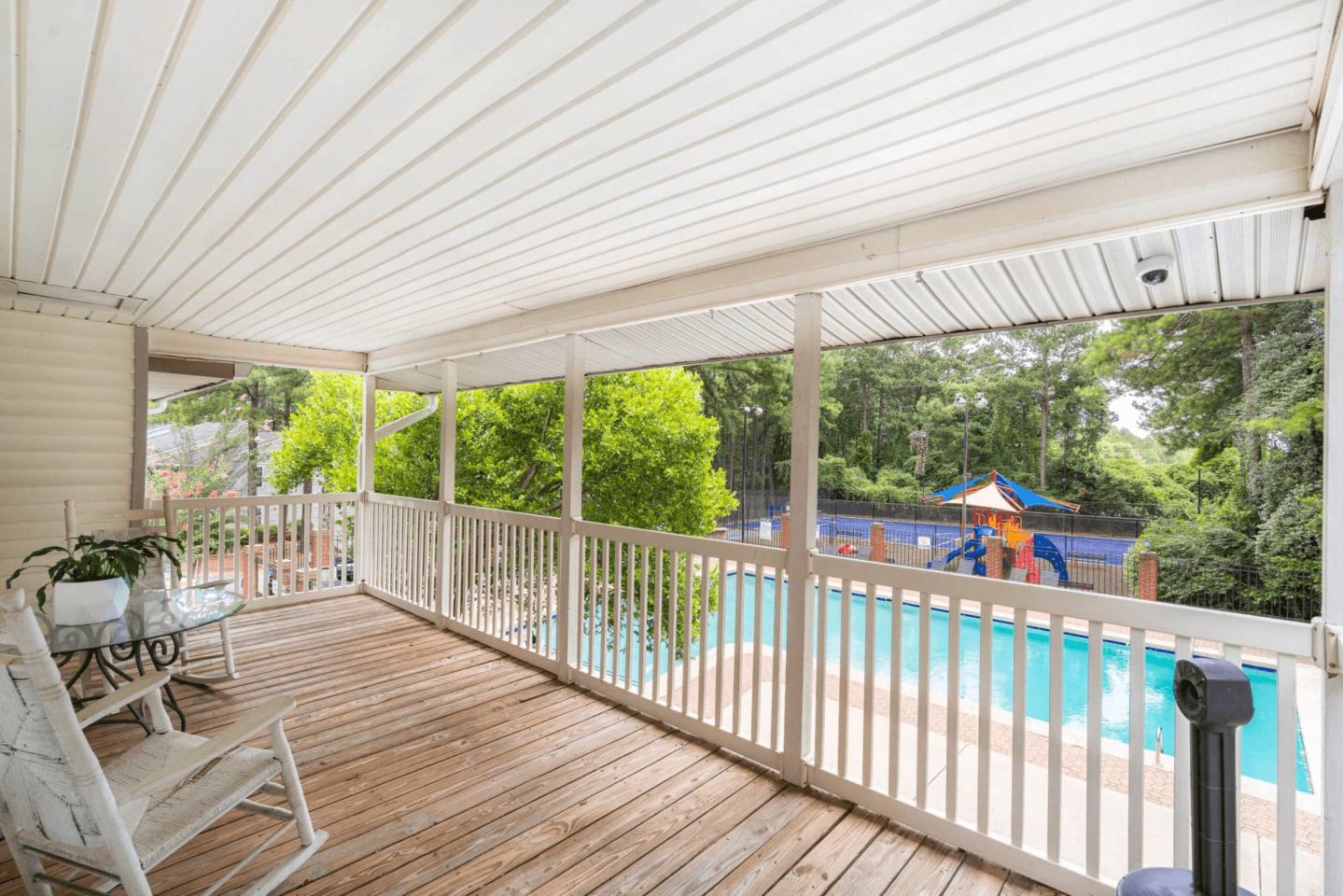 300 Riverside Apartment Homes Image 22
