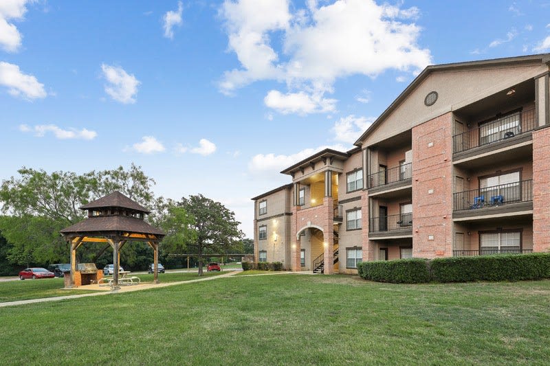 Falcon Lakes Image 33