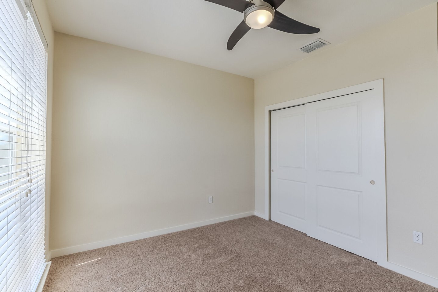 Edge at 1702 Image 32
