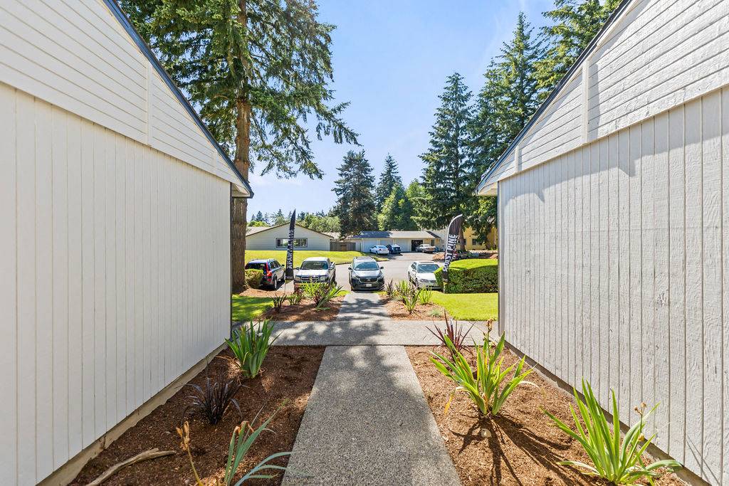 Coast Pine Apartments Image 6