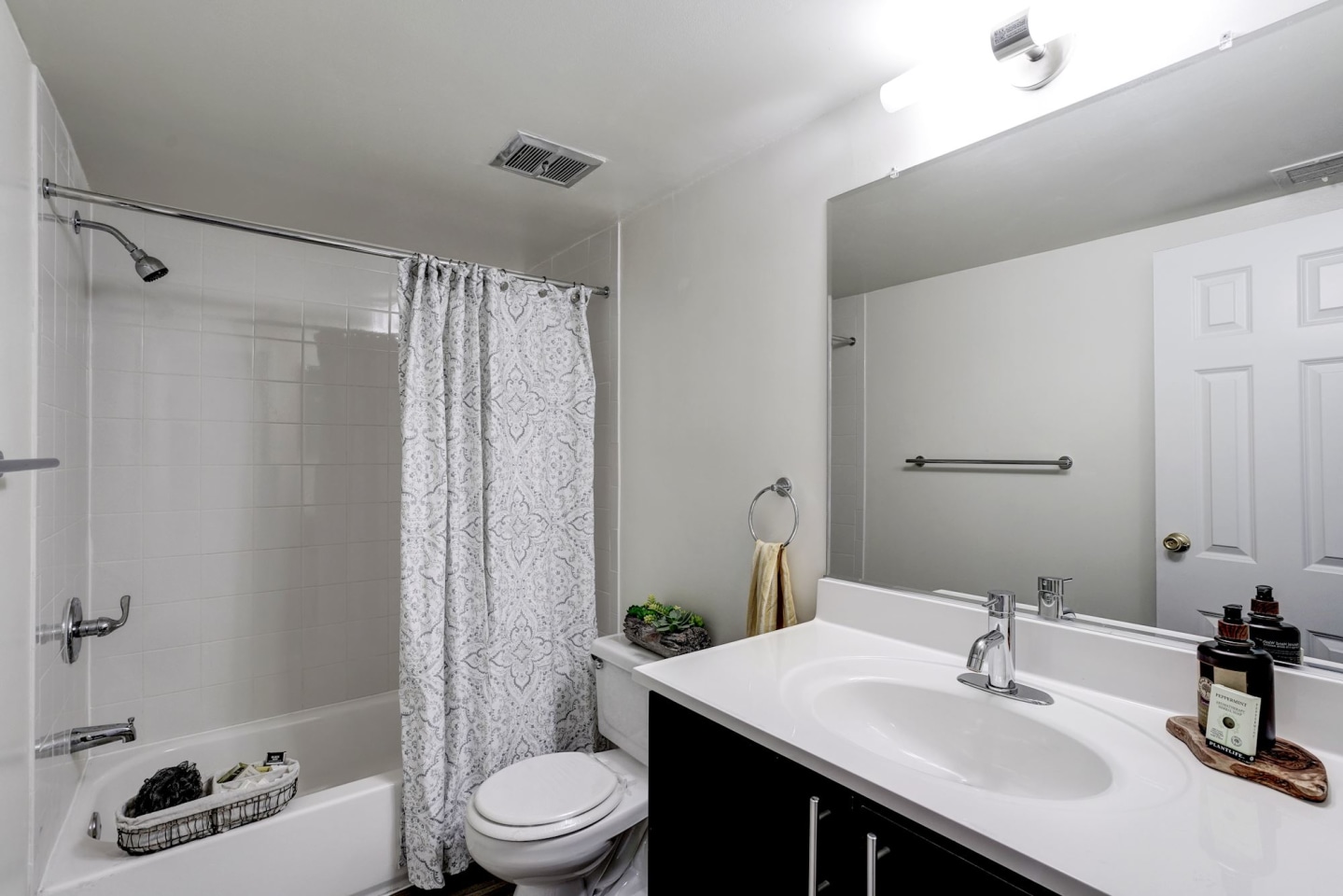 Charter Oak Apartments Image 5