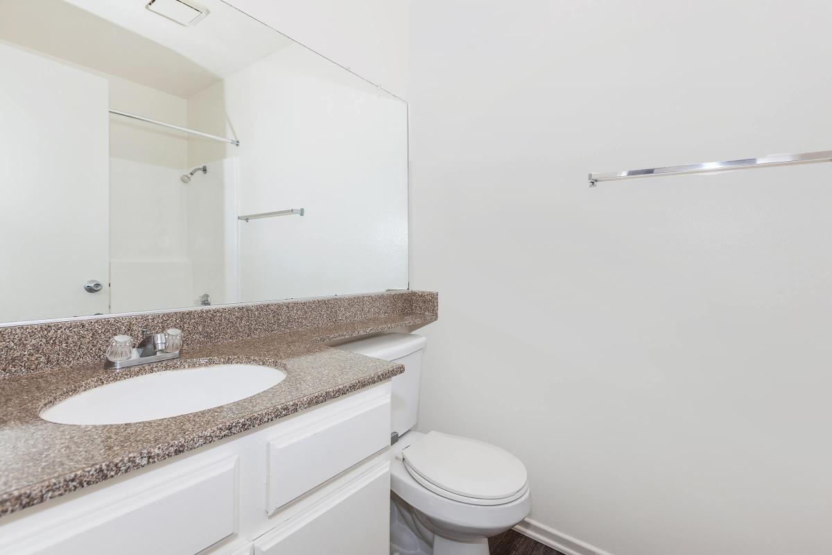 Emerald Court Apartment Homes Image 47