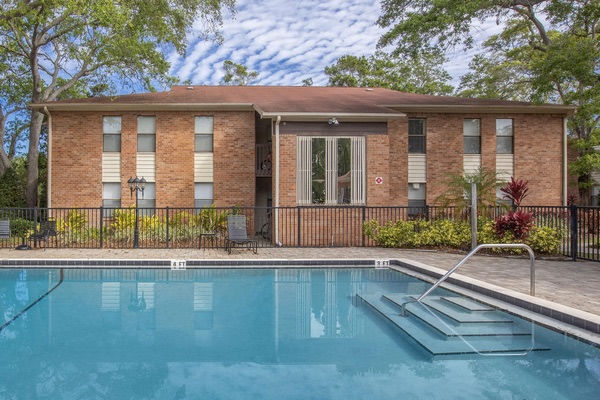 Coachman Club Apartments Image 2