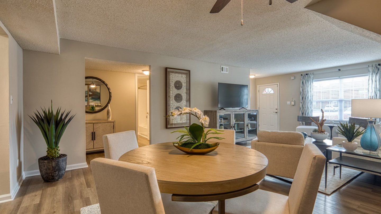 Holly Point Apartments Image 36