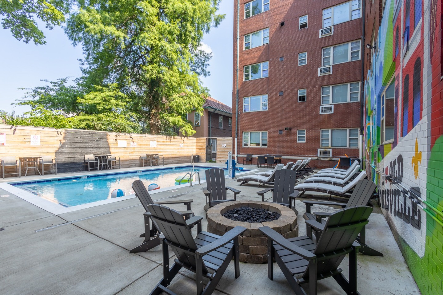 Park Chateau Apartments Image 4