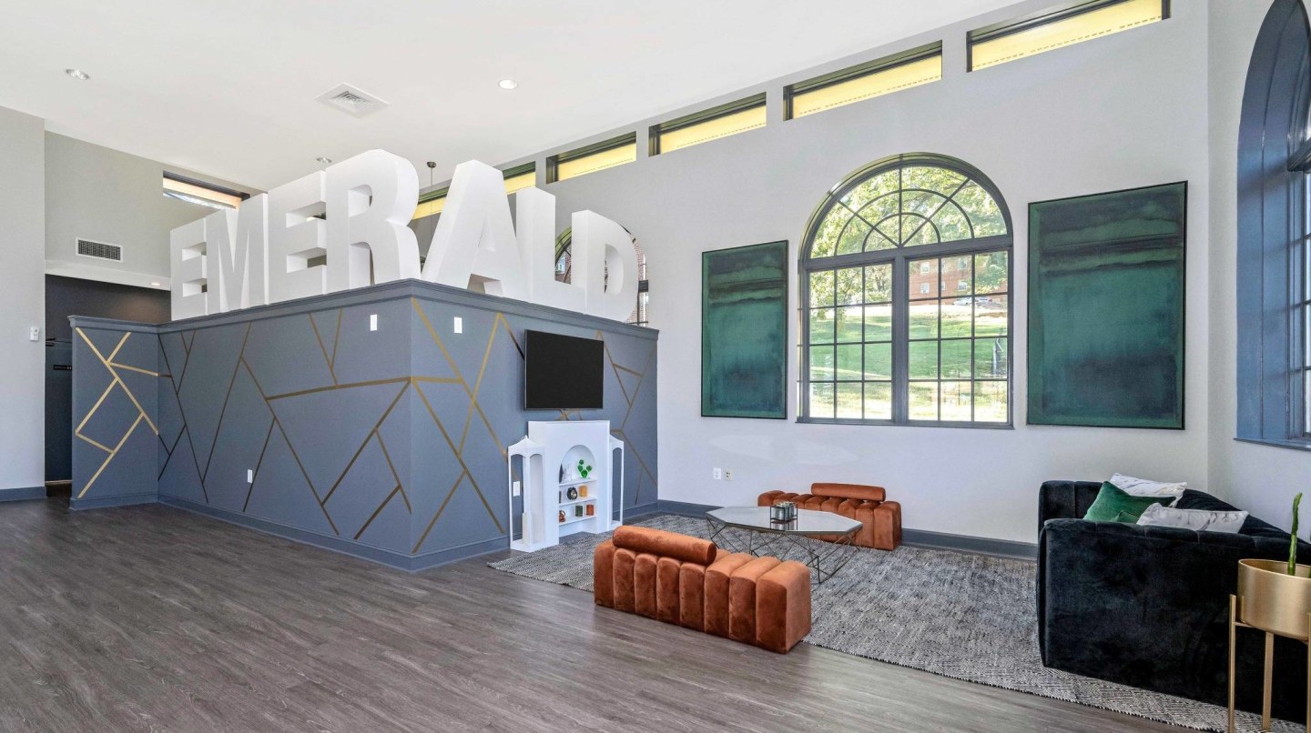 Emerald Apartments Image 13