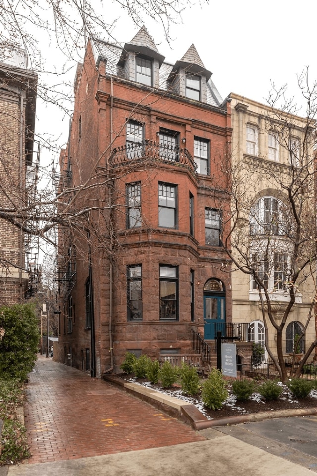 Dupont Studios Image 1
