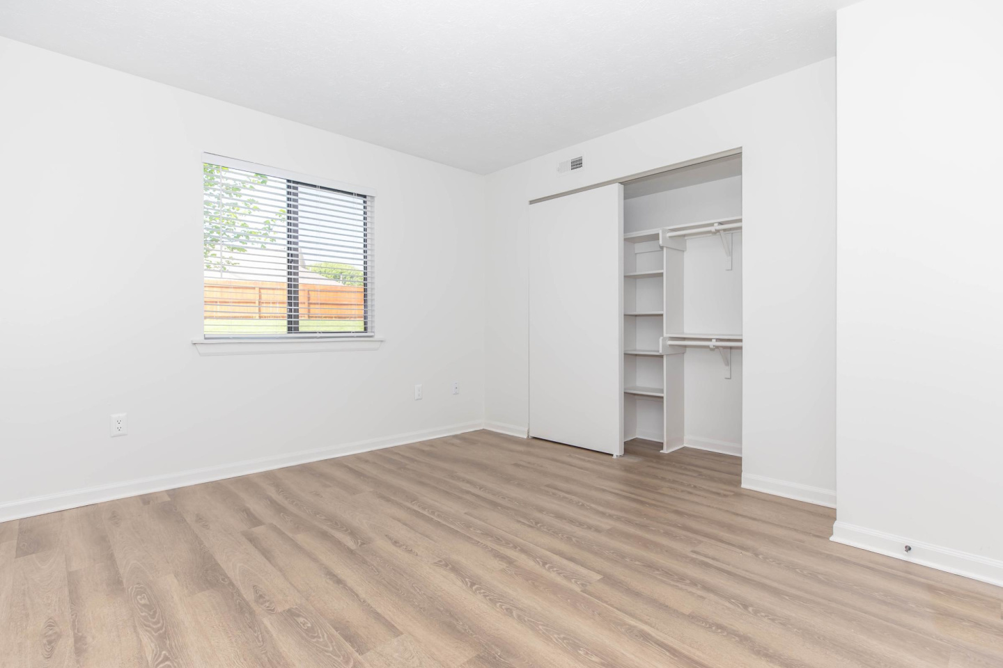 Lakeview Apartments Image 5