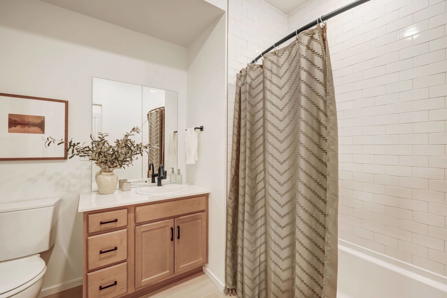 Bloom Rental Living Image 19
