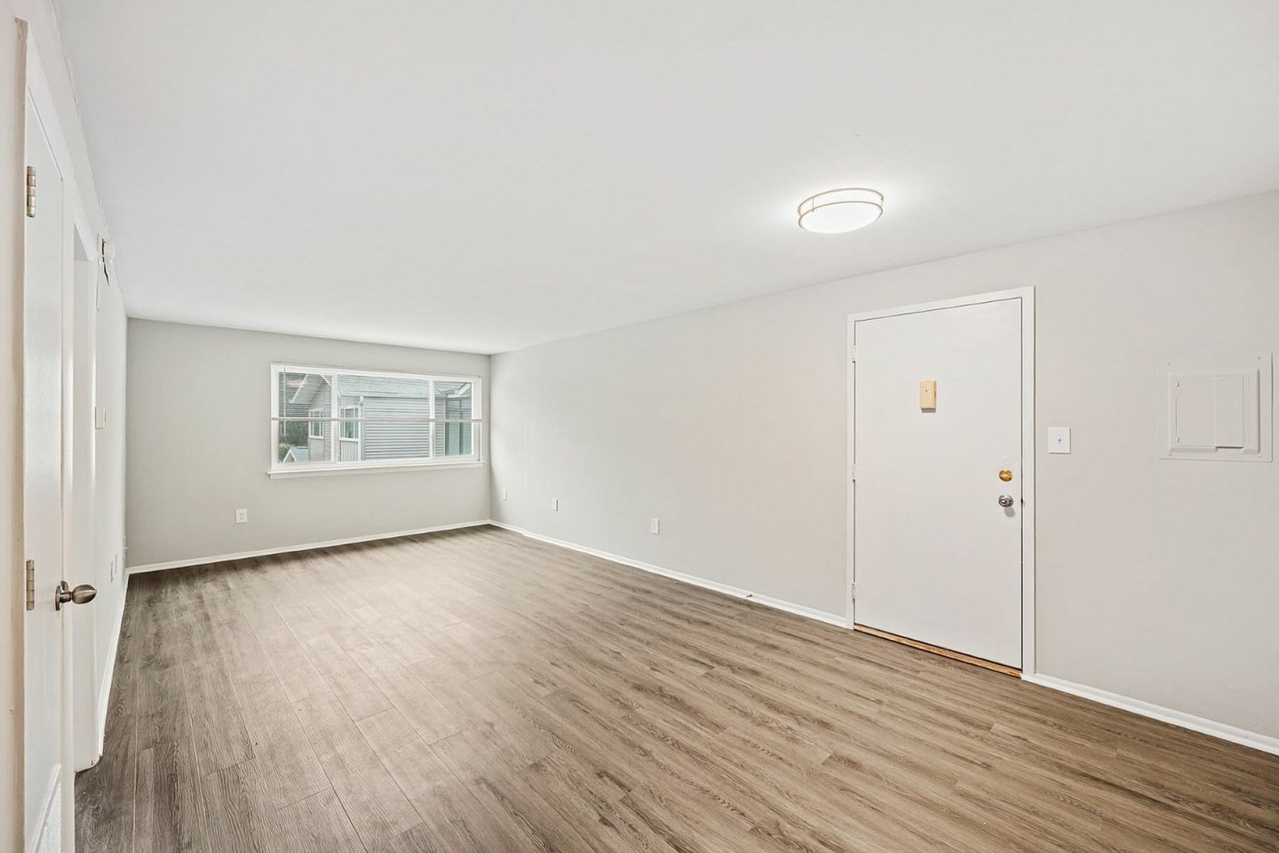 Beacon Pointe Apartments & Townhomes Image 6