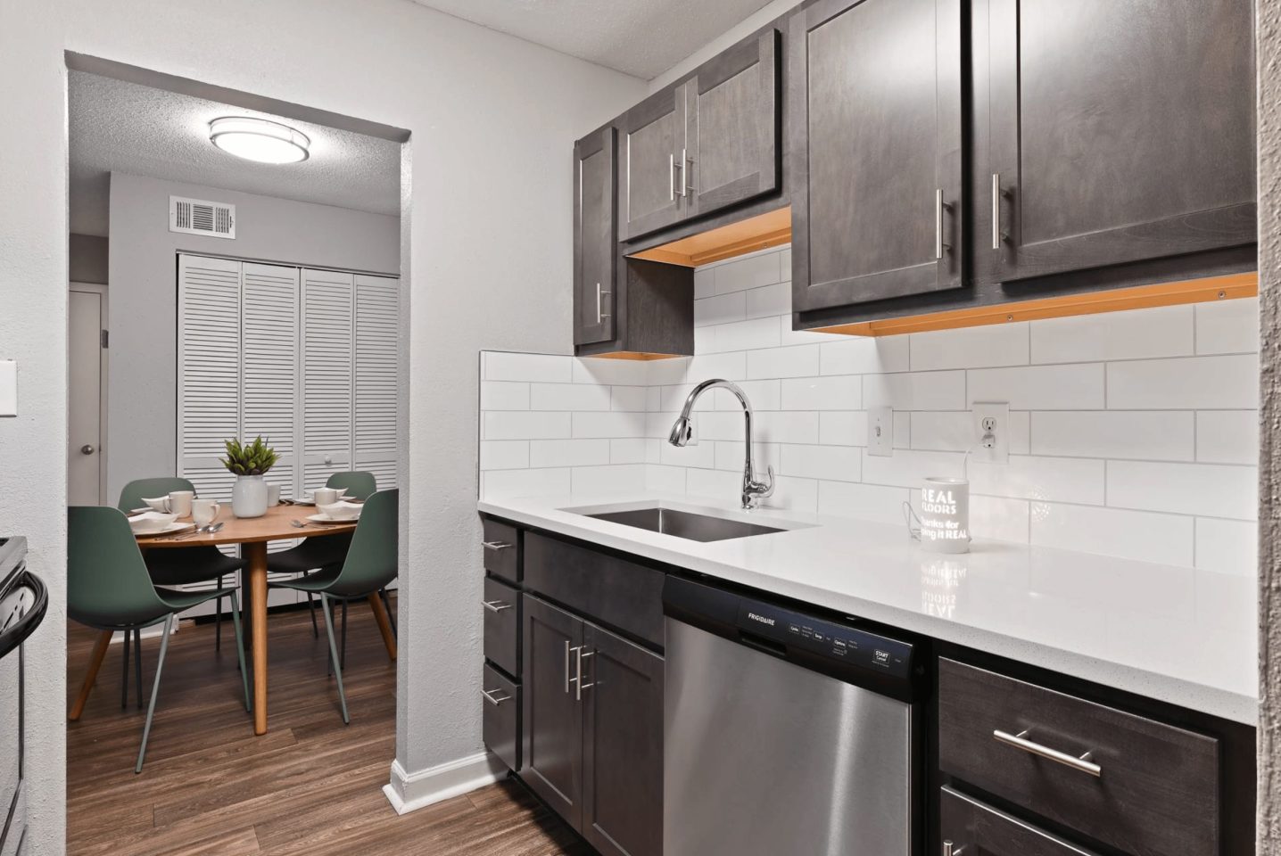 Premier Apartments Image 9
