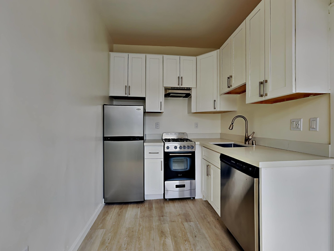 305 Hyde St. Image 7