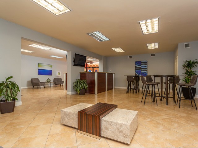 Country Club Towers Image 24
