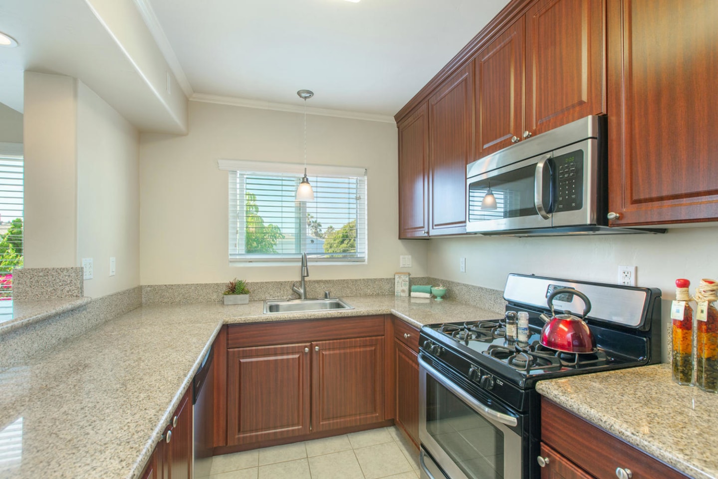 Elán Ocean Walk Apartment Homes Image 3