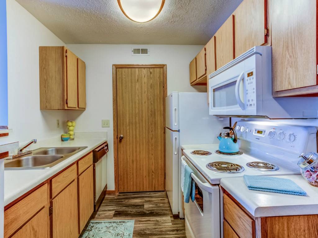 Lake Forest Apartments Image 4